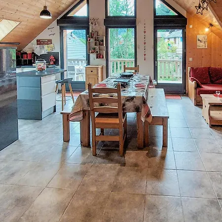 4 Bedroom Cozy In Mont-dore