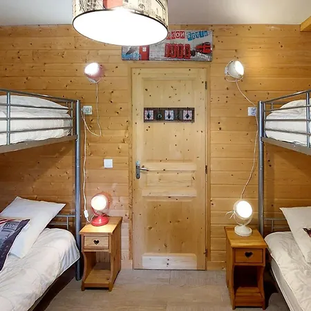 4 Bedroom Cozy In Mont-dore